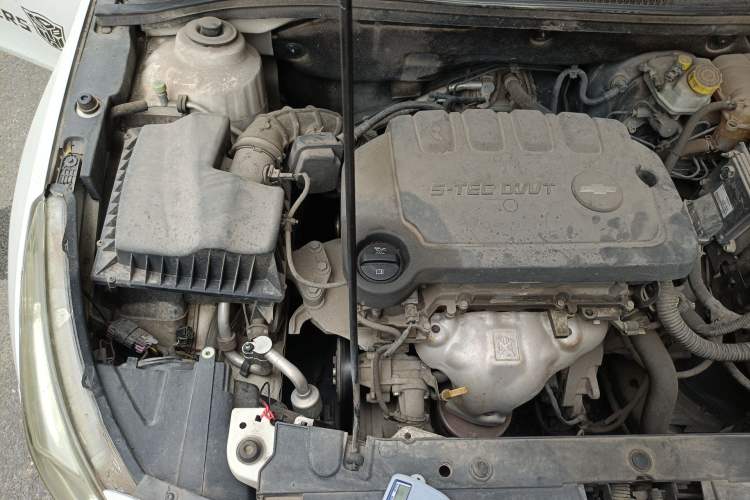 Used Chevrolet Cruze 2015 1.5L Classic SE MT Engine Bay Right