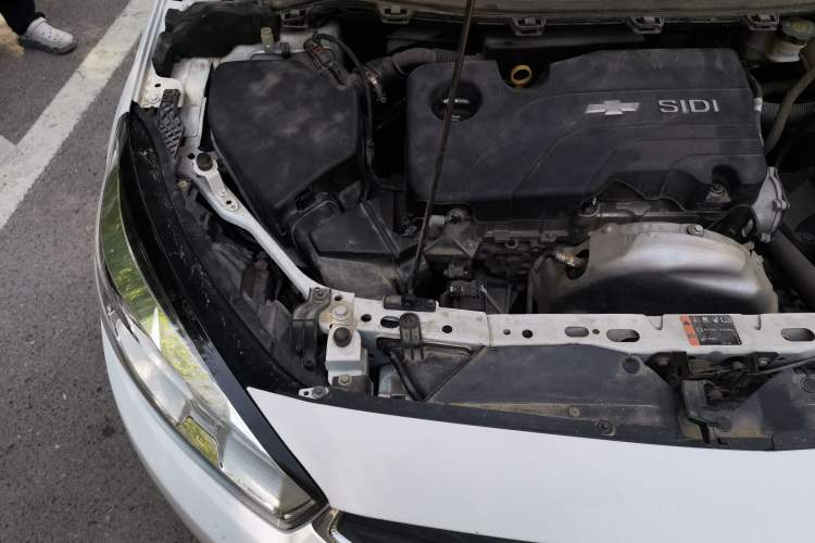 Used Chevrolet Cruze 2015 1.5L Automatic Fashion Navigation Edition Engine Bay Right