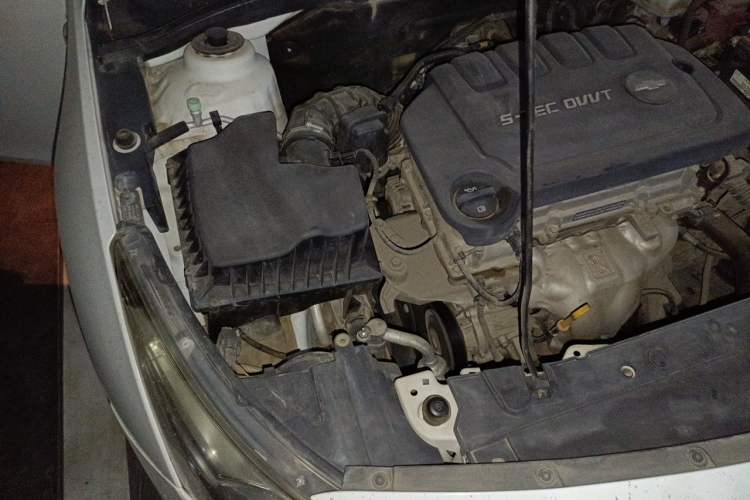 Used Chevrolet Cruze 2015 1.5L Classic SE MT Engine Bay Right