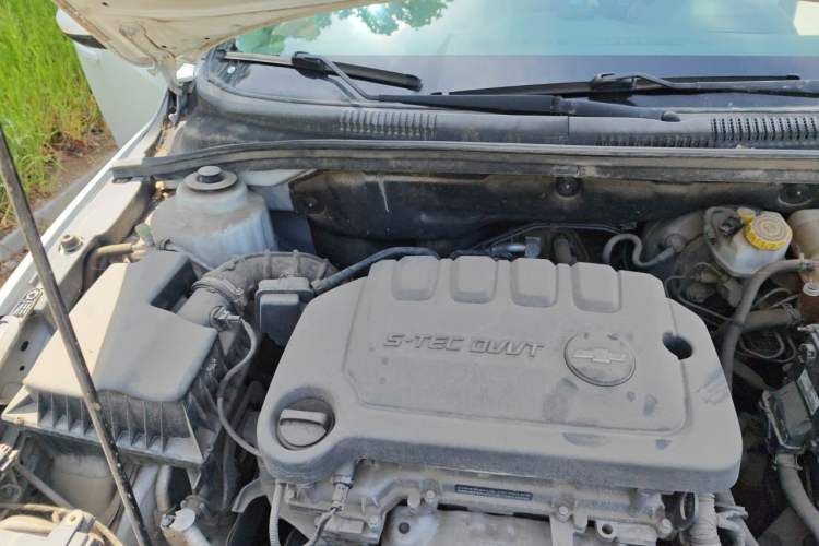 Used Chevrolet Cruze 2015 1.5L Classic SE MT Engine Bay Right