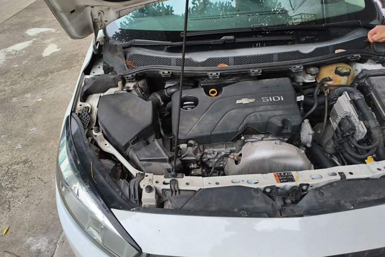 Used Chevrolet Cruze 2015 1.5L Automatic Luxury Edition Engine Bay Right