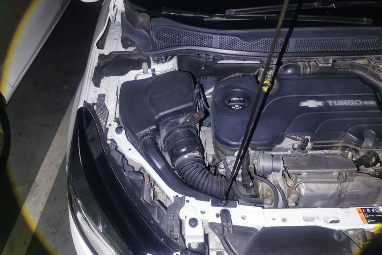 Used Chevrolet Cruze 2015 1.4T Manual Elite Edition Engine Bay Right