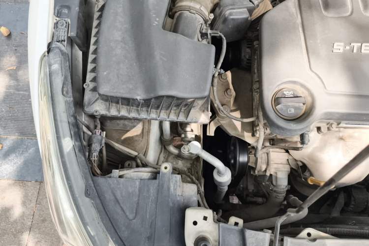 Used Chevrolet Cruze 2015 1.5L Classic SE MT Engine Bay Right