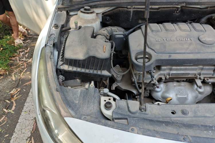 Used Chevrolet Cruze 2015 1.5L Classic SL MT Engine Bay Right