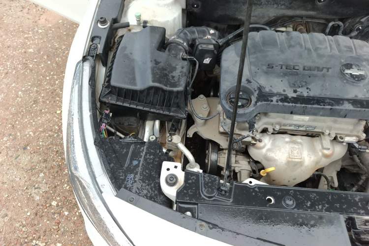 Used Chevrolet Cruze 2015 1.5L Classic SL MT Engine Bay Right
