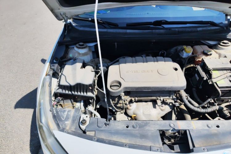 Used Chevrolet Cruze 2015 1.5L Classic SL MT Engine Bay Right