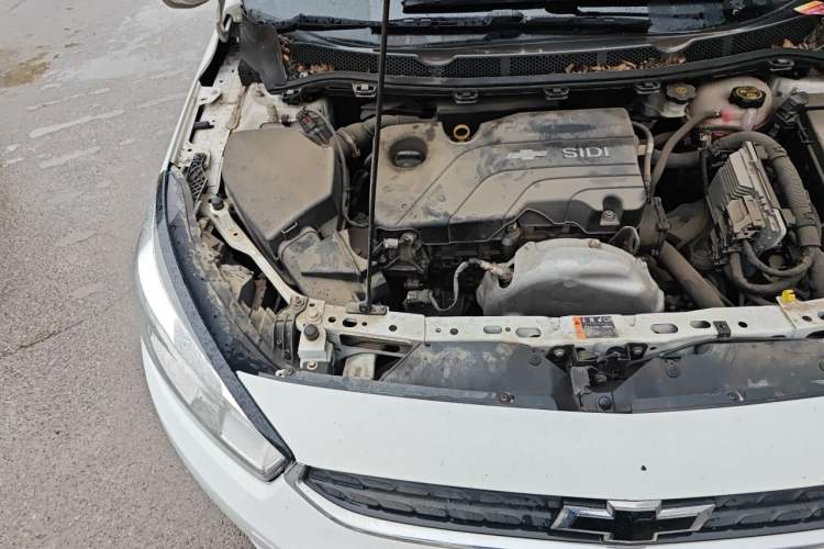 Used Chevrolet Cruze 2015 1.5L Automatic Fashion Navigation Edition Engine Bay Right