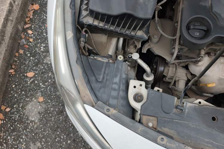 Used Chevrolet Cruze 2015 1.5L Classic SE MT Engine Bay Right