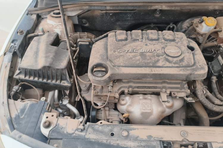 Used Chevrolet Cruze 2015 1.5L Classic SE MT Engine Bay Right