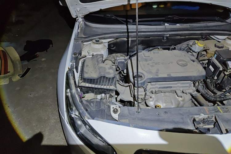 Used Chevrolet Cruze 2015 1.5L Classic SE MT Engine Bay Right