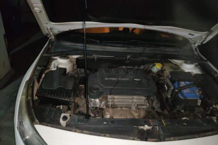 Used Chevrolet Cruze 2015 1.5L Classic SL MT Engine Bay Right