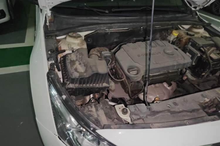 Used Chevrolet Cruze 2015 1.5L Classic SL MT Engine Bay Right