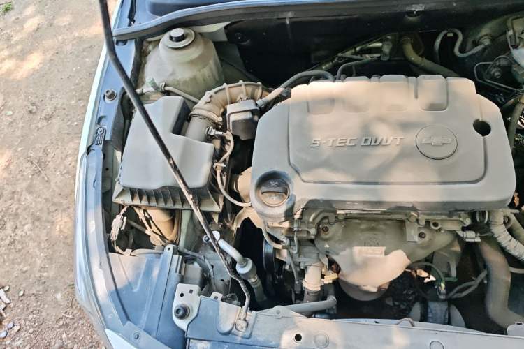 Used Chevrolet Cruze 2015 1.5L Classic SL MT Engine Bay Right