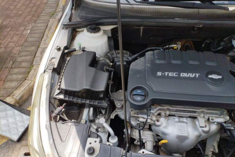 Used Chevrolet Cruze 2015 1.5L Classic SE MT Engine Bay Right
