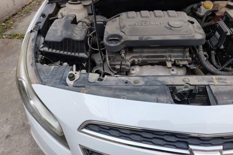 Used Chevrolet Cruze 2015 1.5L Classic SL MT Engine Bay Right