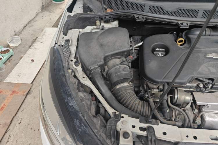 Used Chevrolet Cruze 2015 1.4T DCG Luxury Edition Engine Bay Right