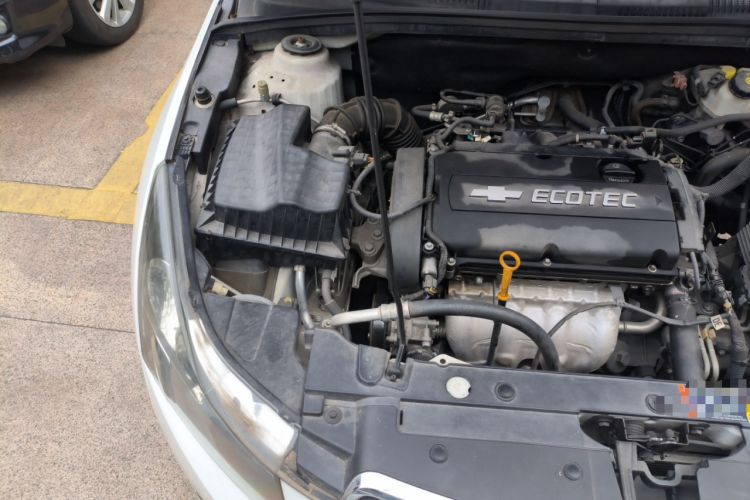 Used Chevrolet Cruze 2015 Hatchback 1.6L Automatic Comfort Edition Engine Bay Right