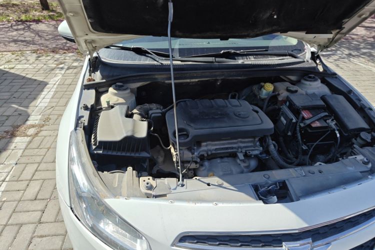 Used Chevrolet Cruze 2015 1.5L Classic SL MT Engine Bay Right