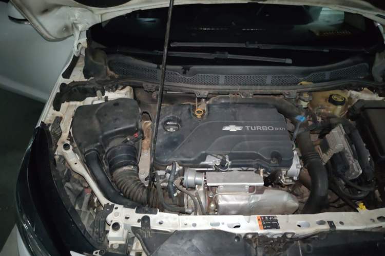 Used Chevrolet Cruze 2015 1.4T Manual Elite Edition Engine Bay Right