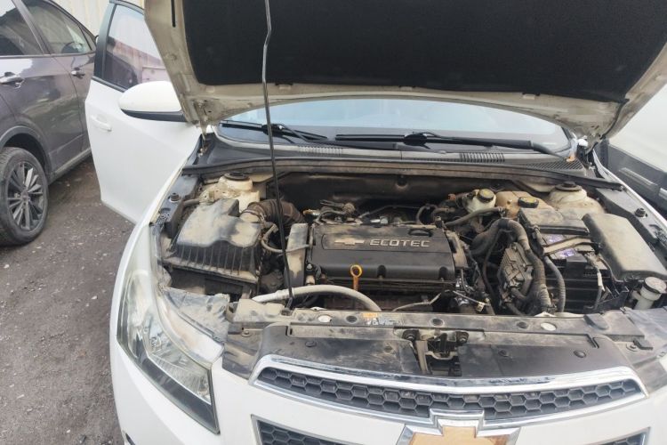 Used Chevrolet Cruze 2015 Hatchback 1.6L Automatic Comfort Edition Engine Bay Right