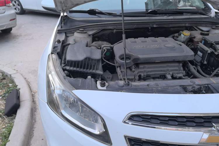 Used Chevrolet Cruze 2015 1.5L Classic SE MT Engine Bay Right