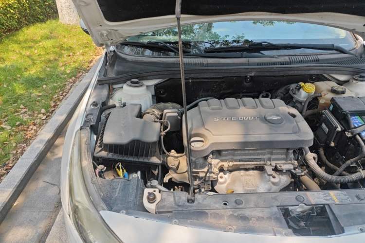Used Chevrolet Cruze 2015 1.5L Classic SE MT Engine Bay Right