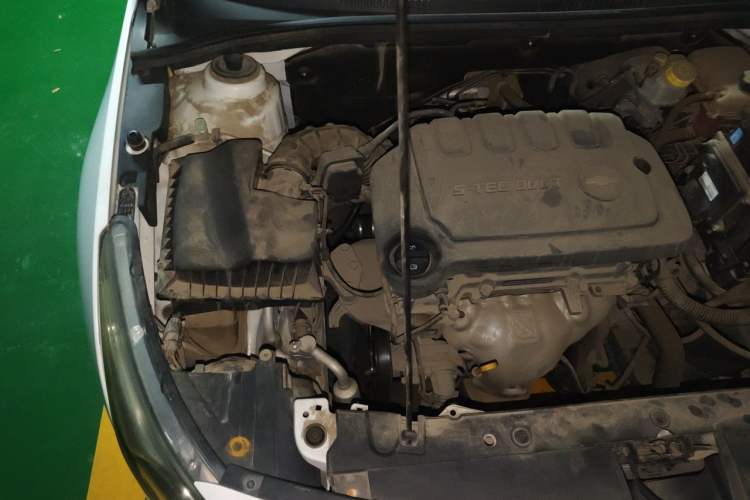 Used Chevrolet Cruze 2015 1.5L Classic SL MT Engine Bay Right