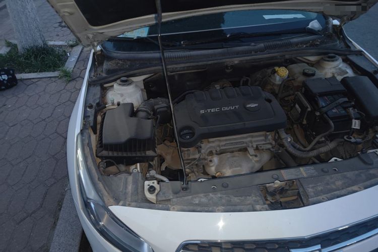 Used Chevrolet Cruze 2015 1.5L Classic SL MT Engine Bay Right