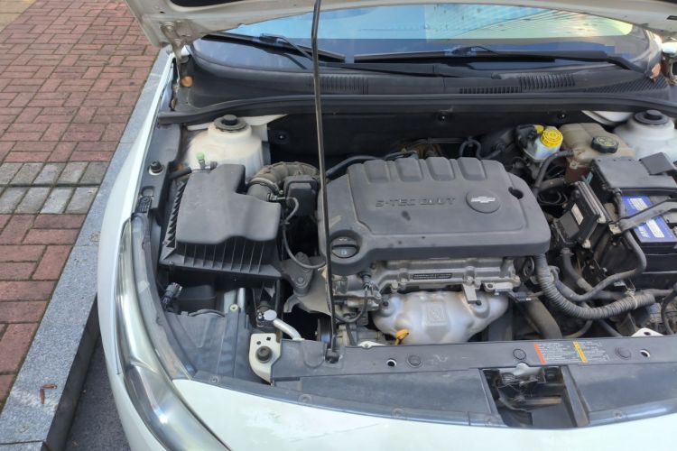 Used Chevrolet Cruze 2015 1.5L Classic SL MT Engine Bay Right