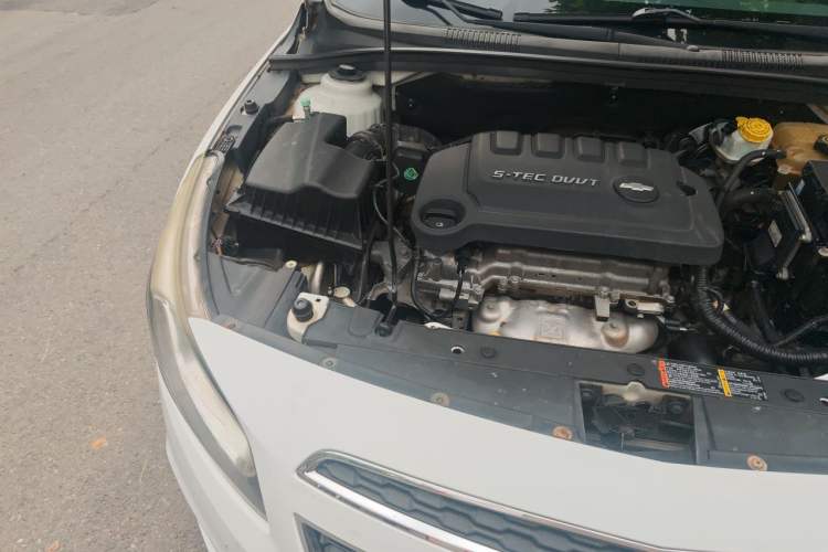 Used Chevrolet Cruze 2015 1.5L Classic SE MT Engine Bay Right