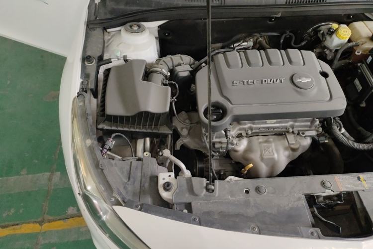 Used Chevrolet Cruze 2015 1.5L Classic SL MT Engine Bay Right