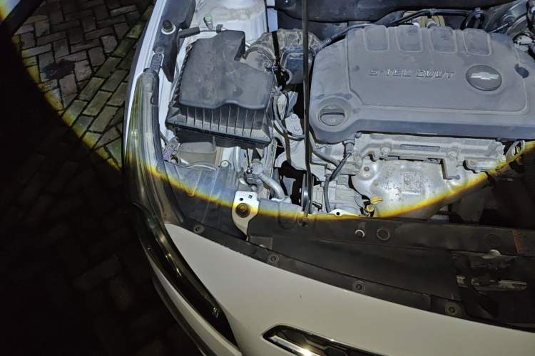 Used Chevrolet Cruze 2015 1.5L Classic SL MT Engine Bay Right