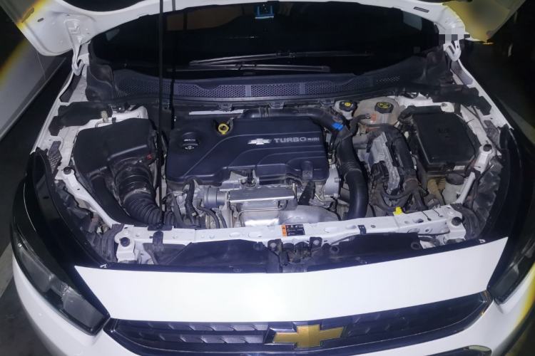Used Chevrolet Cruze 2015 1.4T Manual Elite Edition Engine Bay