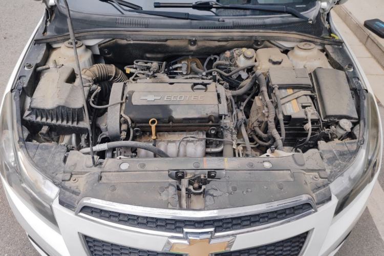 Used Chevrolet Cruze 2015 Hatchback 1.6L Automatic Comfort Edition Engine Bay