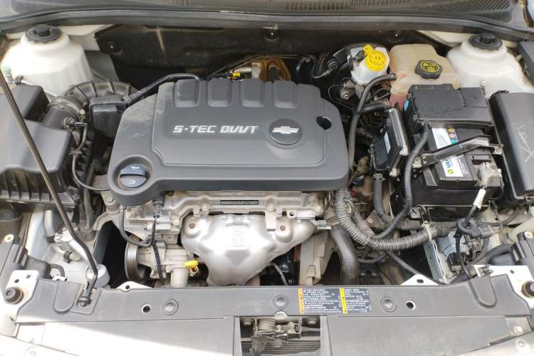 Used Chevrolet Cruze 2015 1.5L Classic SE MT Engine Bay