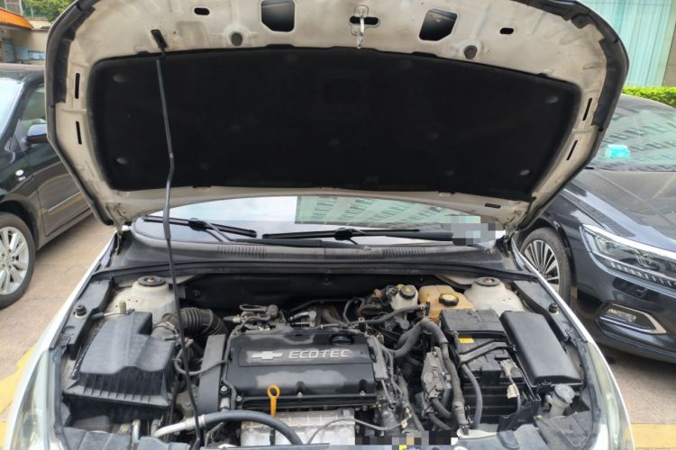 Used Chevrolet Cruze 2015 Hatchback 1.6L Automatic Comfort Edition Engine Bay