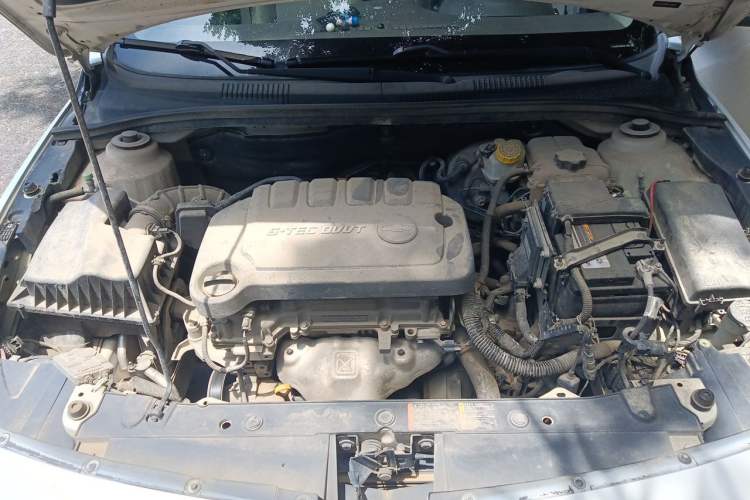 Used Chevrolet Cruze 2015 1.5L Classic SE MT Engine Bay