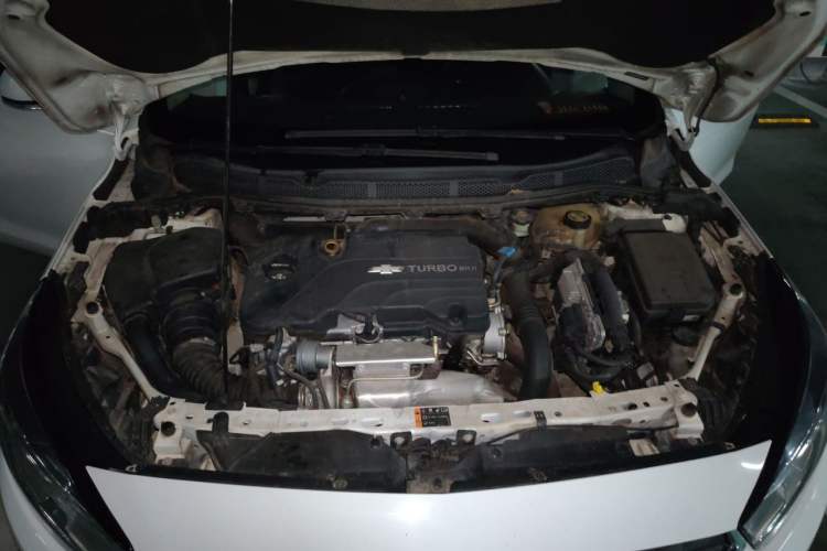 Used Chevrolet Cruze 2015 1.4T Manual Elite Edition Engine Bay