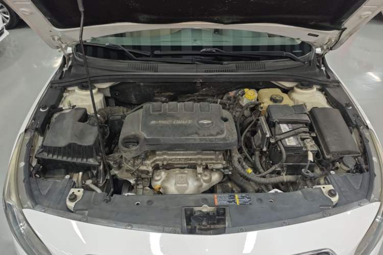 Used Chevrolet Cruze 2015 1.5L Classic SE AT Engine Bay