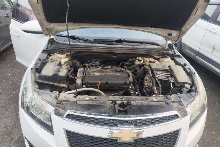 Used Chevrolet Cruze 2015 Hatchback 1.6L Automatic Comfort Edition Engine Bay