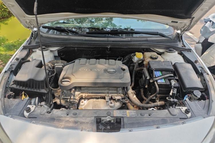 Used Chevrolet Cruze 2015 1.5L Classic SE MT Engine Bay