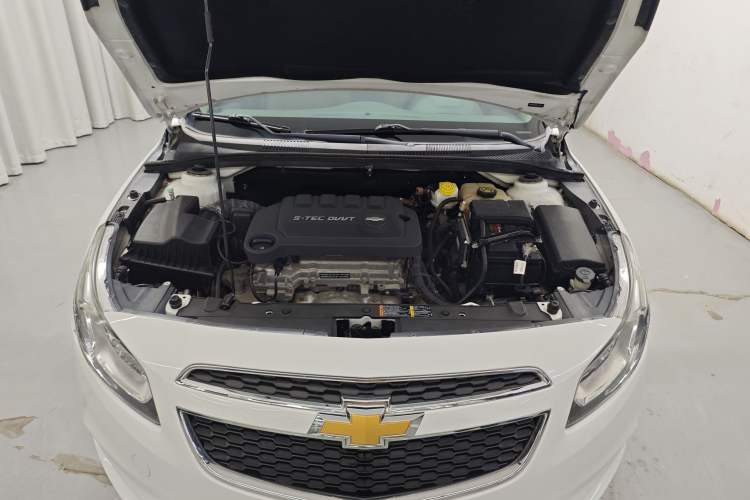 Used Chevrolet Cruze 2015 1.5L Classic SE AT Engine Bay
