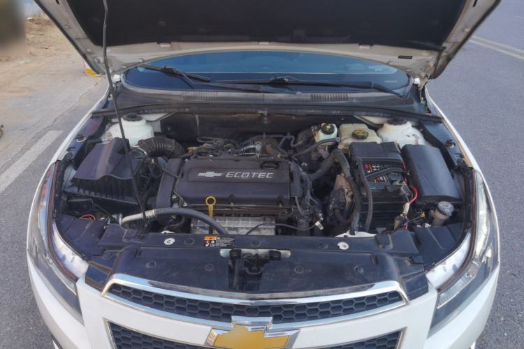 Used Chevrolet Cruze 2015 Hatchback 1.6L Manual Comfort Edition Engine Bay