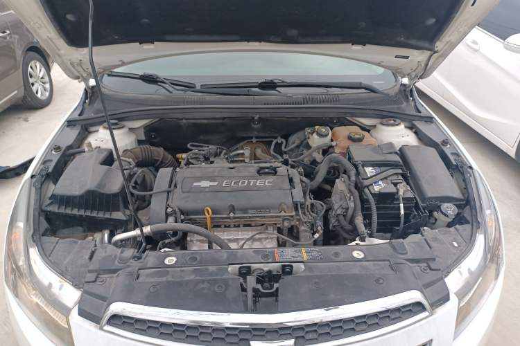Used Chevrolet Cruze 2015 Hatchback 1.6L Manual Comfort Edition Engine Bay