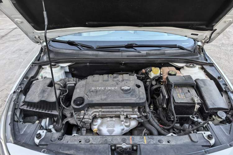 Used Chevrolet Cruze 2015 1.5L Classic SE AT Engine Bay