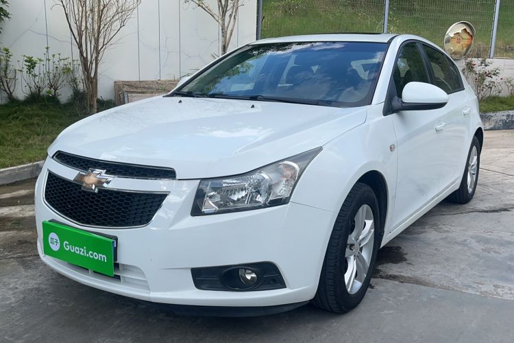 Used Chevrolet Cruze 2015 Hatchback 1.6L Manual Comfort Edition Exterior 1