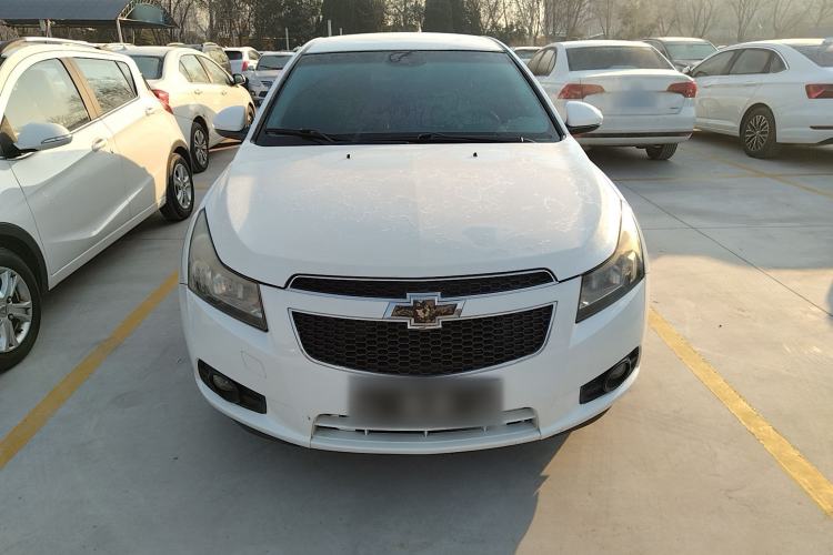 Used Chevrolet Cruze 2015 Hatchback 1.6L Automatic Comfort Edition Exterior 1