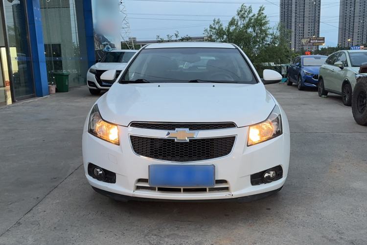 Used Chevrolet Cruze 2015 Hatchback 1.6L Automatic Comfort Edition Exterior 1