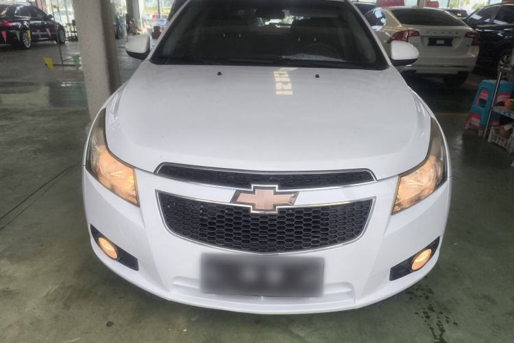 Used Chevrolet Cruze 2015 Hatchback 1.6L Automatic Comfort Edition Exterior 1