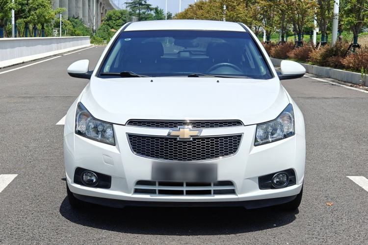 Used Chevrolet Cruze 2015 Hatchback 1.6L Automatic Comfort Edition Exterior 1